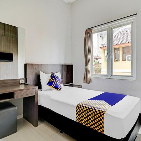 Hotel O Cihampelas Near Ciwalk Formerly D'River Guest House Bandung Ngoại thất bức ảnh
