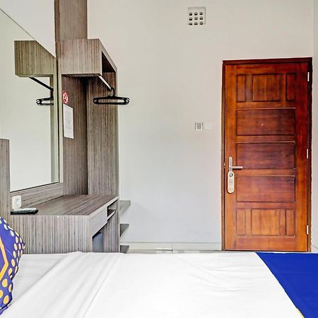 Hotel O Cihampelas Near Ciwalk Formerly D'River Guest House Bandung Ngoại thất bức ảnh