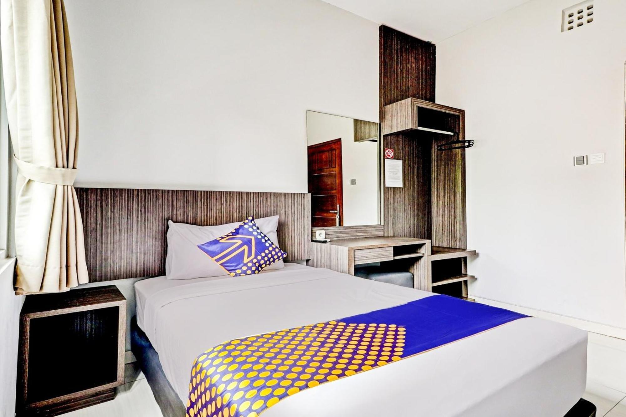 Hotel O Cihampelas Near Ciwalk Formerly D'River Guest House Bandung Ngoại thất bức ảnh
