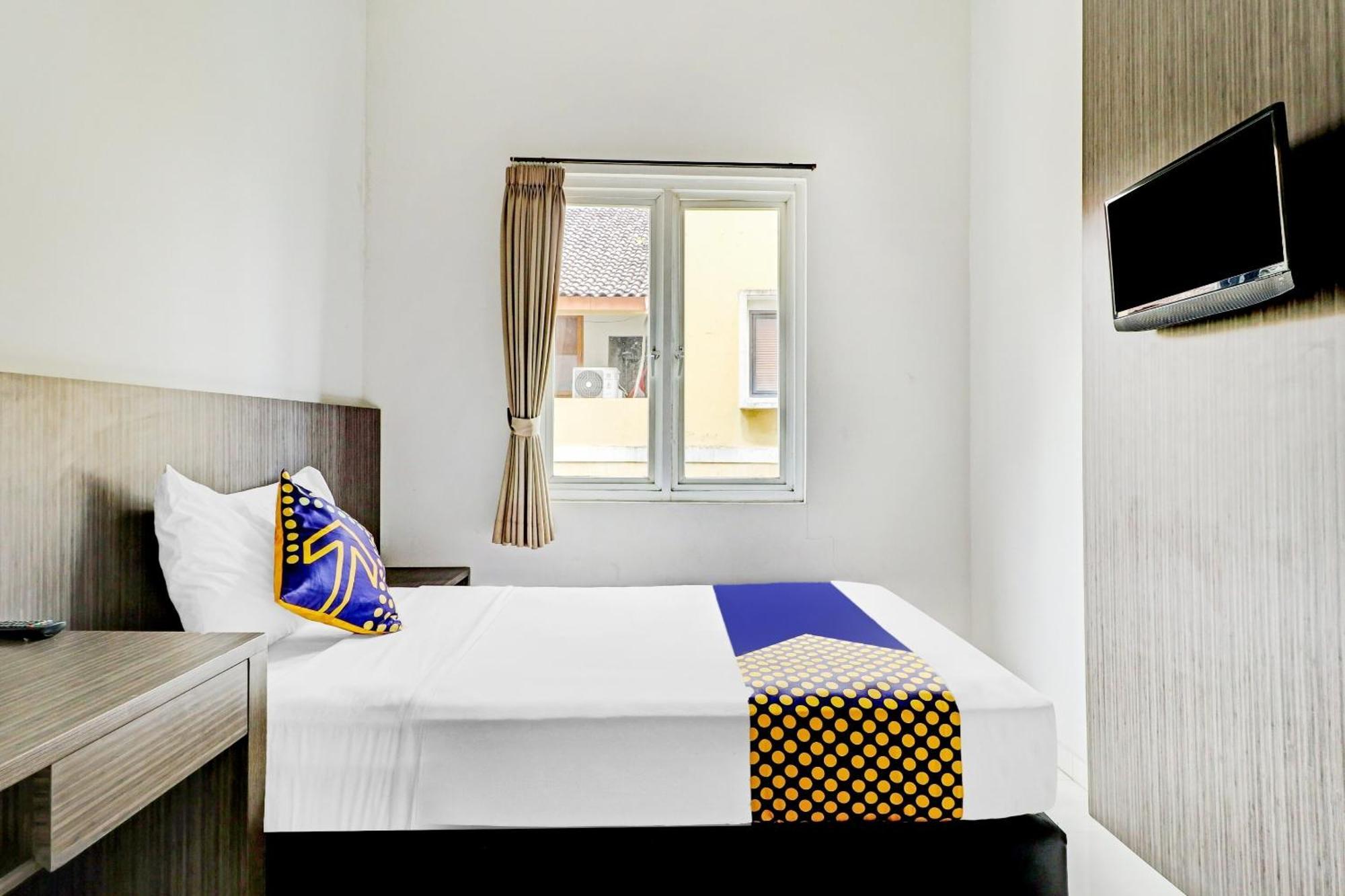 Hotel O Cihampelas Near Ciwalk Formerly D'River Guest House Bandung Ngoại thất bức ảnh