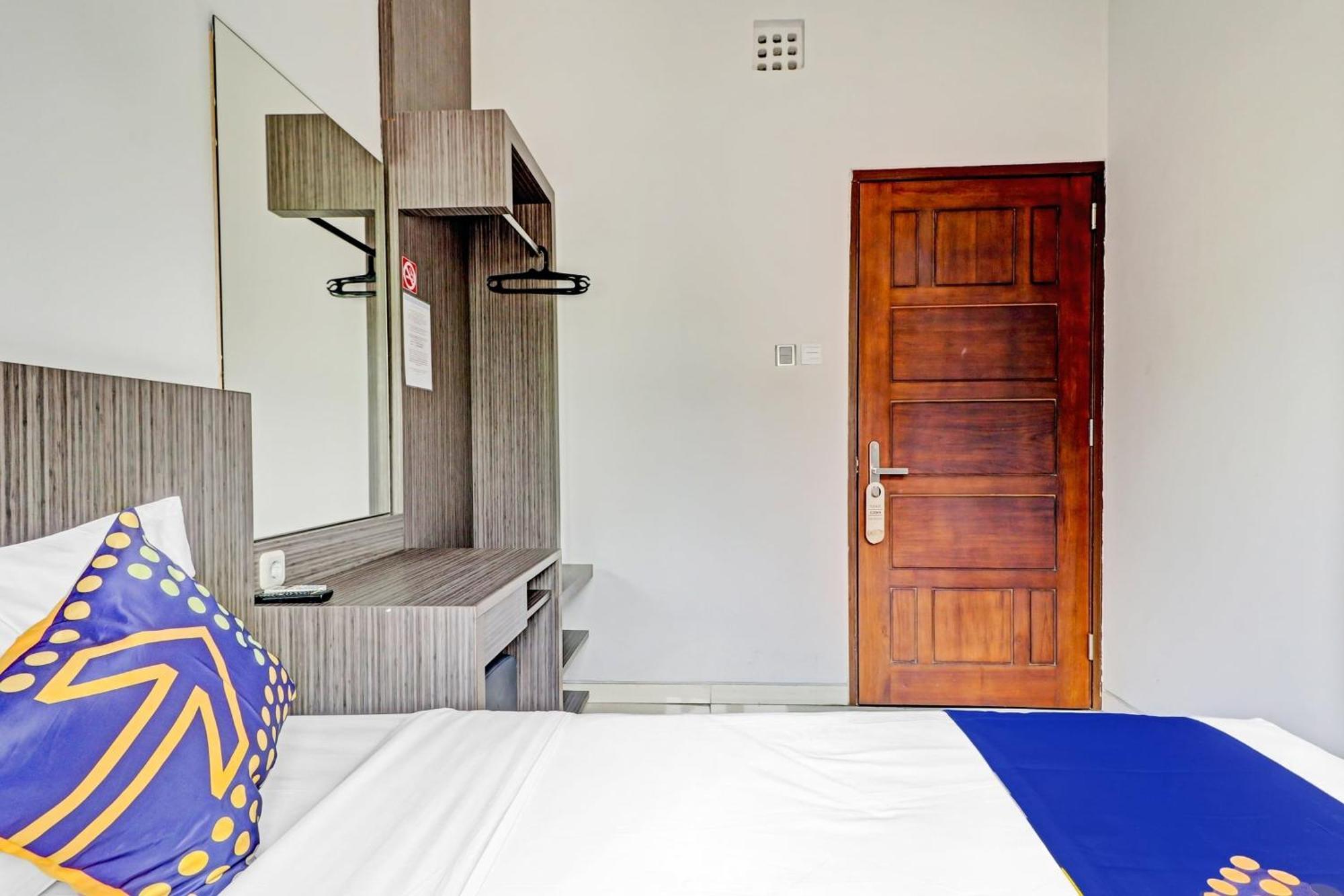 Hotel O Cihampelas Near Ciwalk Formerly D'River Guest House Bandung Ngoại thất bức ảnh