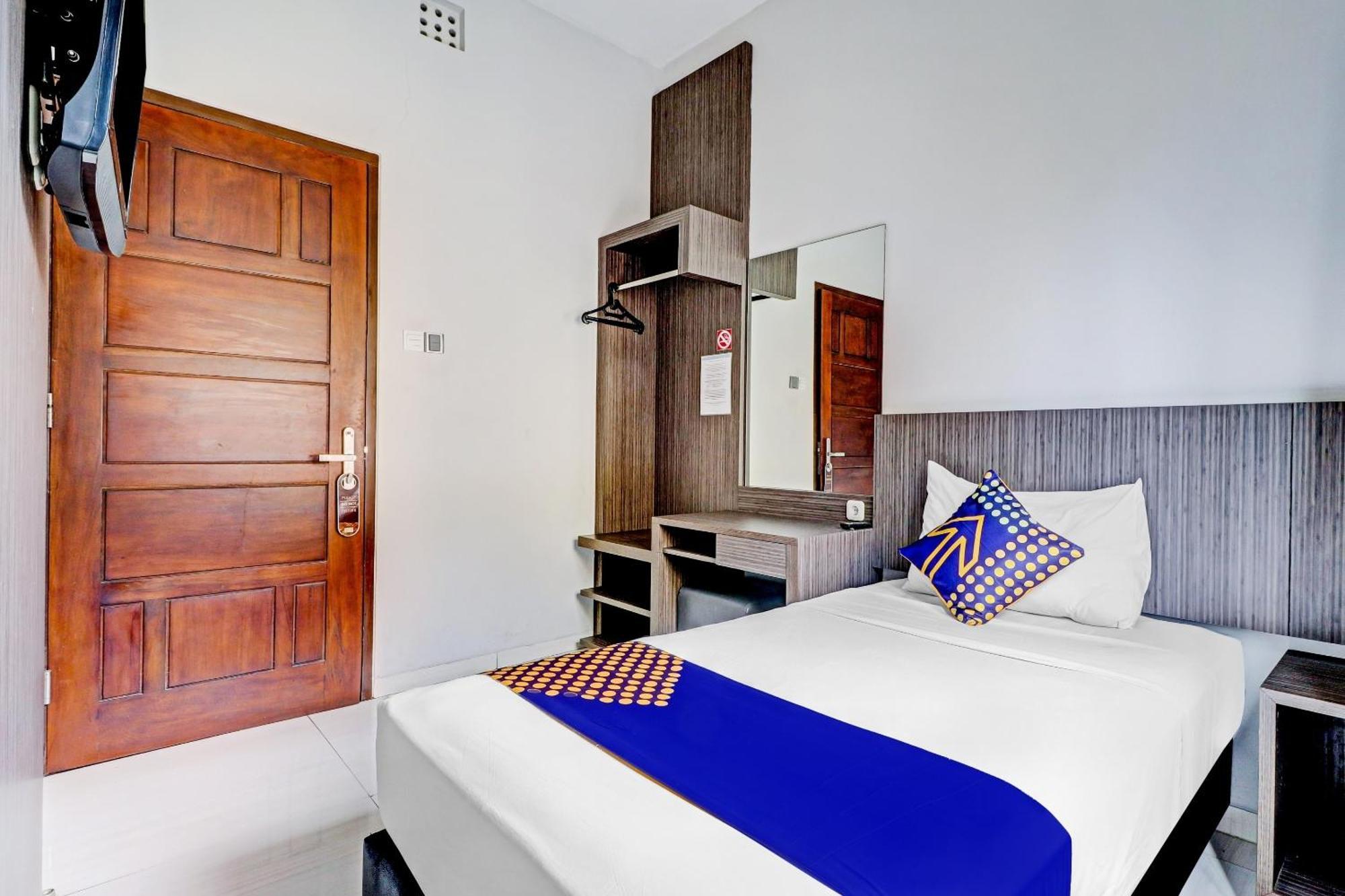 Hotel O Cihampelas Near Ciwalk Formerly D'River Guest House Bandung Ngoại thất bức ảnh