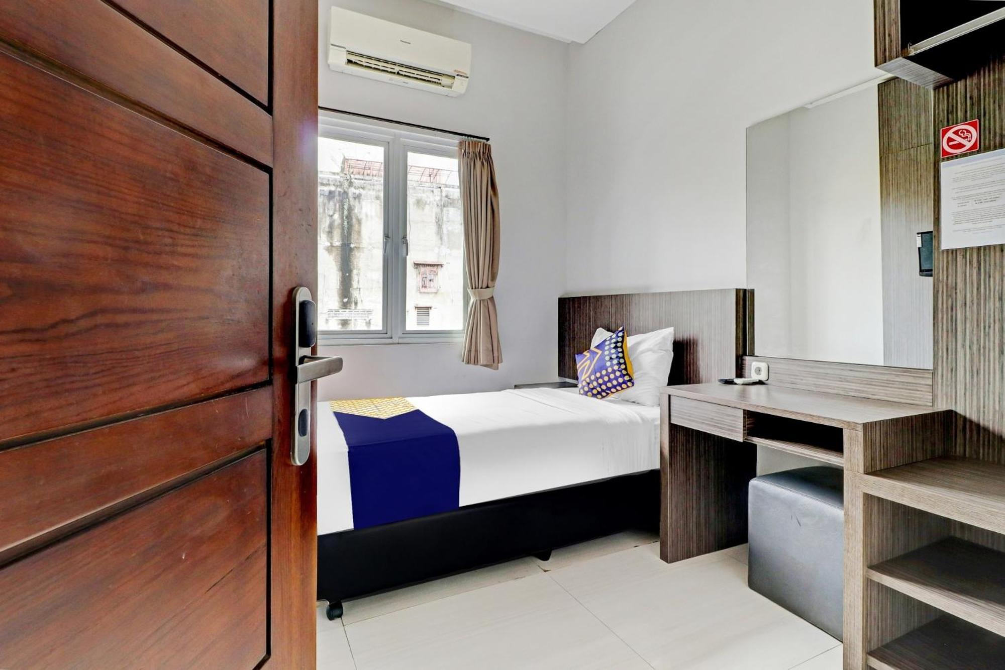 Hotel O Cihampelas Near Ciwalk Formerly D'River Guest House Bandung Ngoại thất bức ảnh