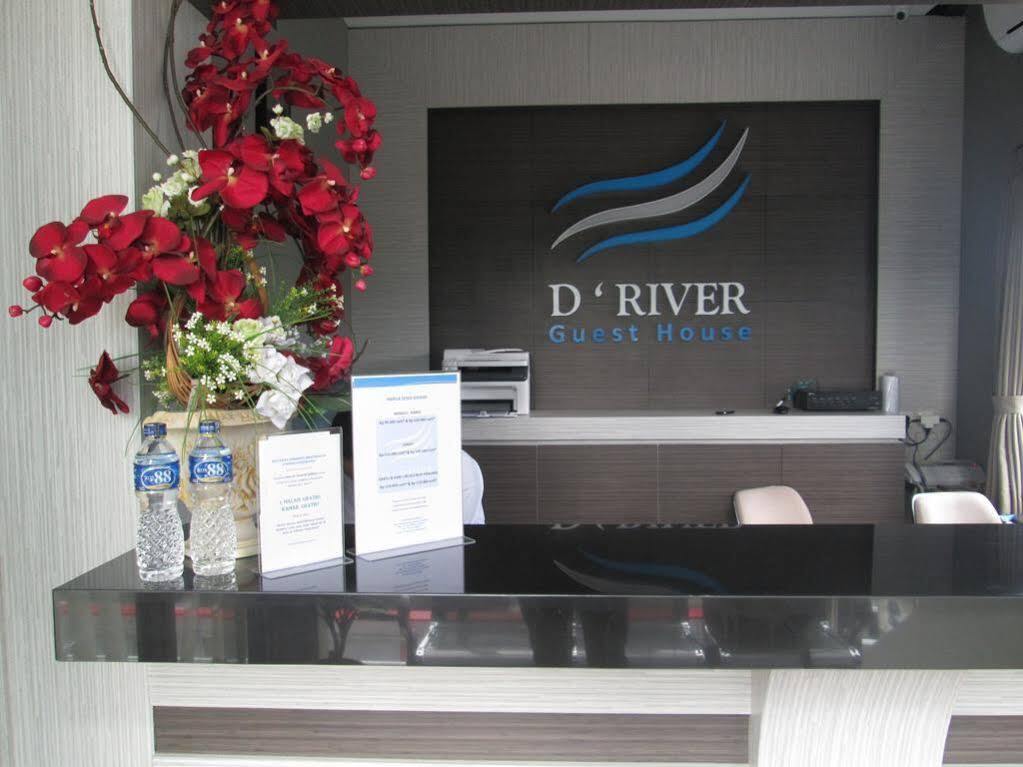 Hotel O Cihampelas Near Ciwalk Formerly D'River Guest House Bandung Ngoại thất bức ảnh