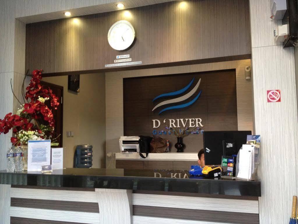 Hotel O Cihampelas Near Ciwalk Formerly D'River Guest House Bandung Ngoại thất bức ảnh